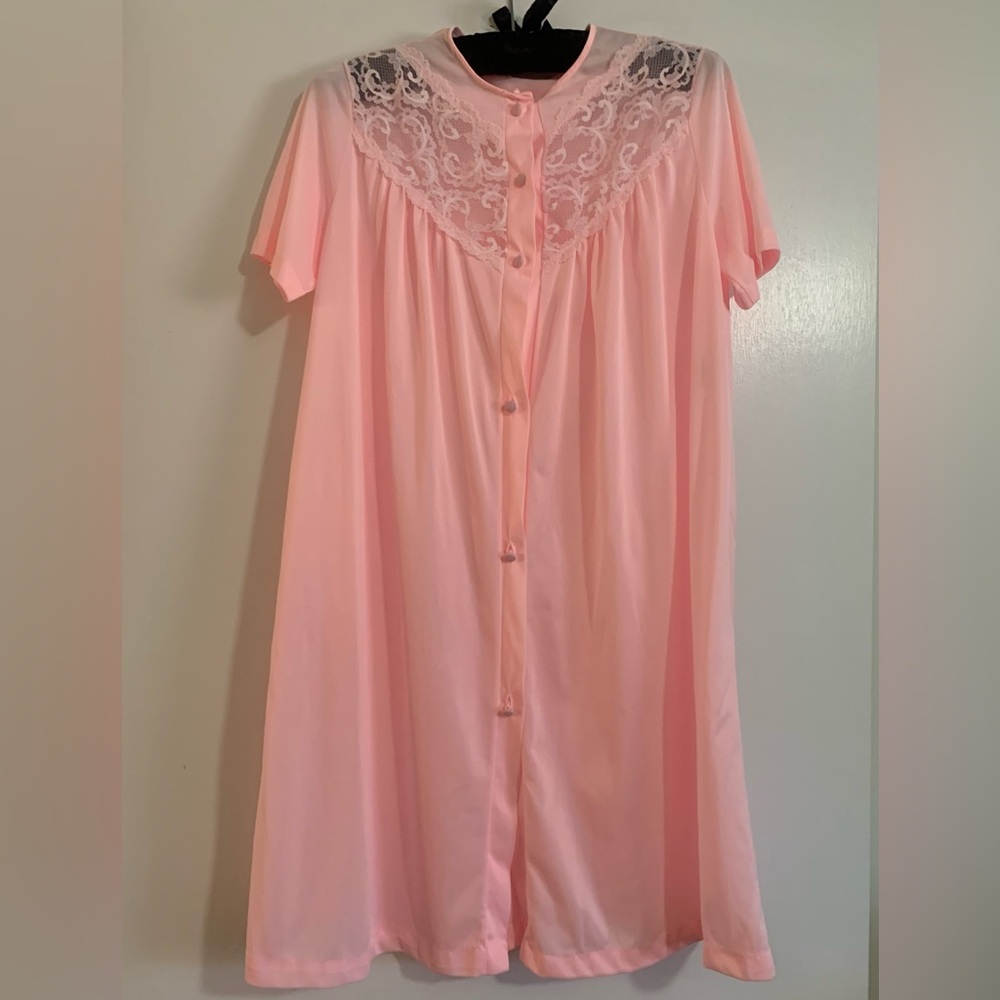 Vintage “Heiress” Pink Nylon Peignoir/Robe with Lace Accents and Short Sleeves